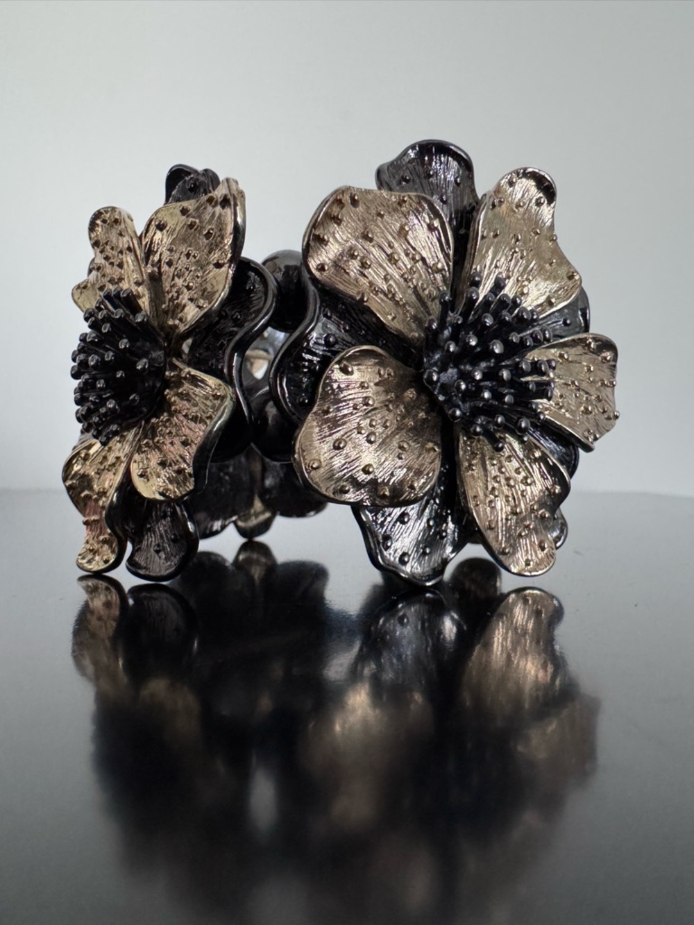 Metallic Black & Gold Flower Stretch Bracelet